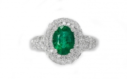 Ring with emerald