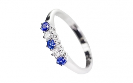 Ring with sapphires and diamonds