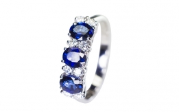 Ring with sapphires and diamonds