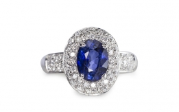 Ring with sapphire and diamonds