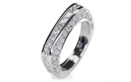 Ring in white gold and diamonds