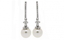 Earrings with pearls and diamonds