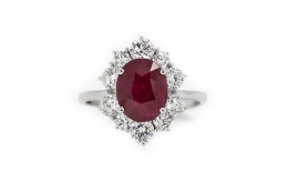 Ruby on ring in white gold and diamonds