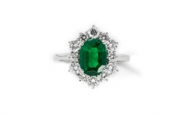 Emerald on white gold ring and diamonds